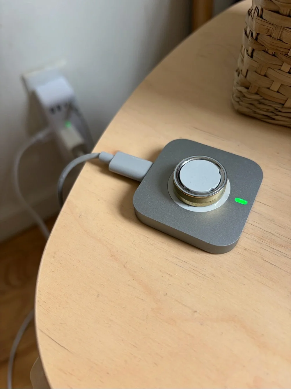 Oura Ring 4 Gen 4 – Size 8 – Box & Charger Included